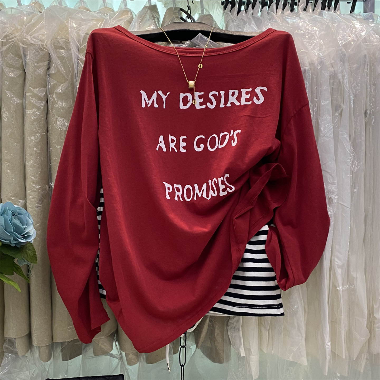 新款露肩斜领长袖T恤宽松显瘦字母印花薄款上衣搭条纹短裤两件套,女装/女士精品,时尚套装,淘宝优惠券,粉丝福利购,淘宝优惠卷