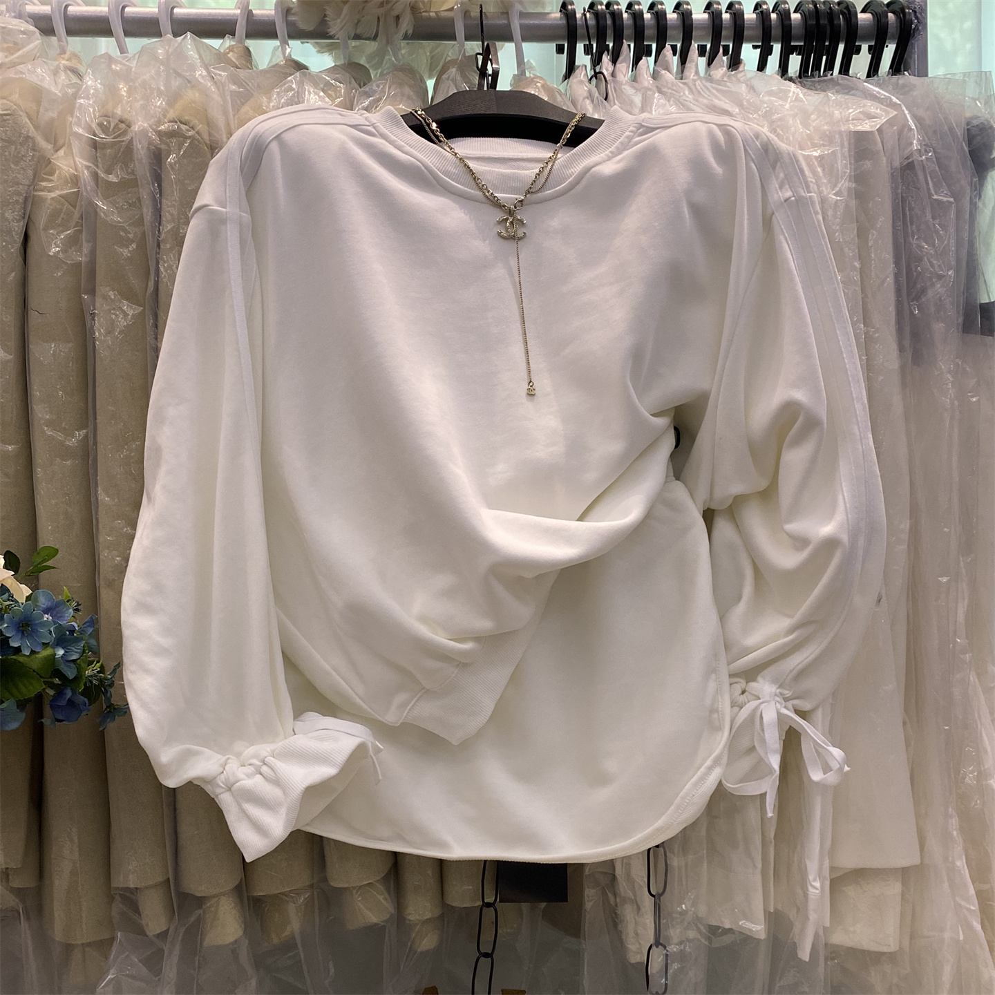 韩系小个子穿搭套装女新款圆领蝴蝶结喇叭袖卫衣包臀短裙两件套潮