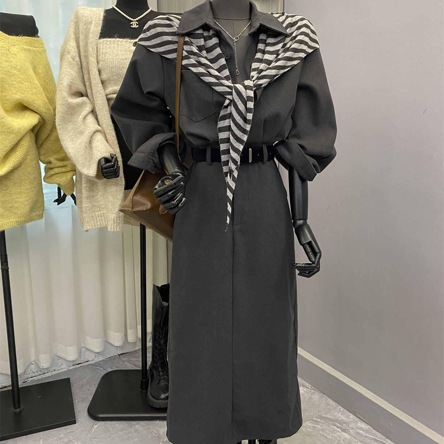 韩版秋季新款时尚长袖毛呢连衣裙女翻领口袋工装长裙子配条纹披肩