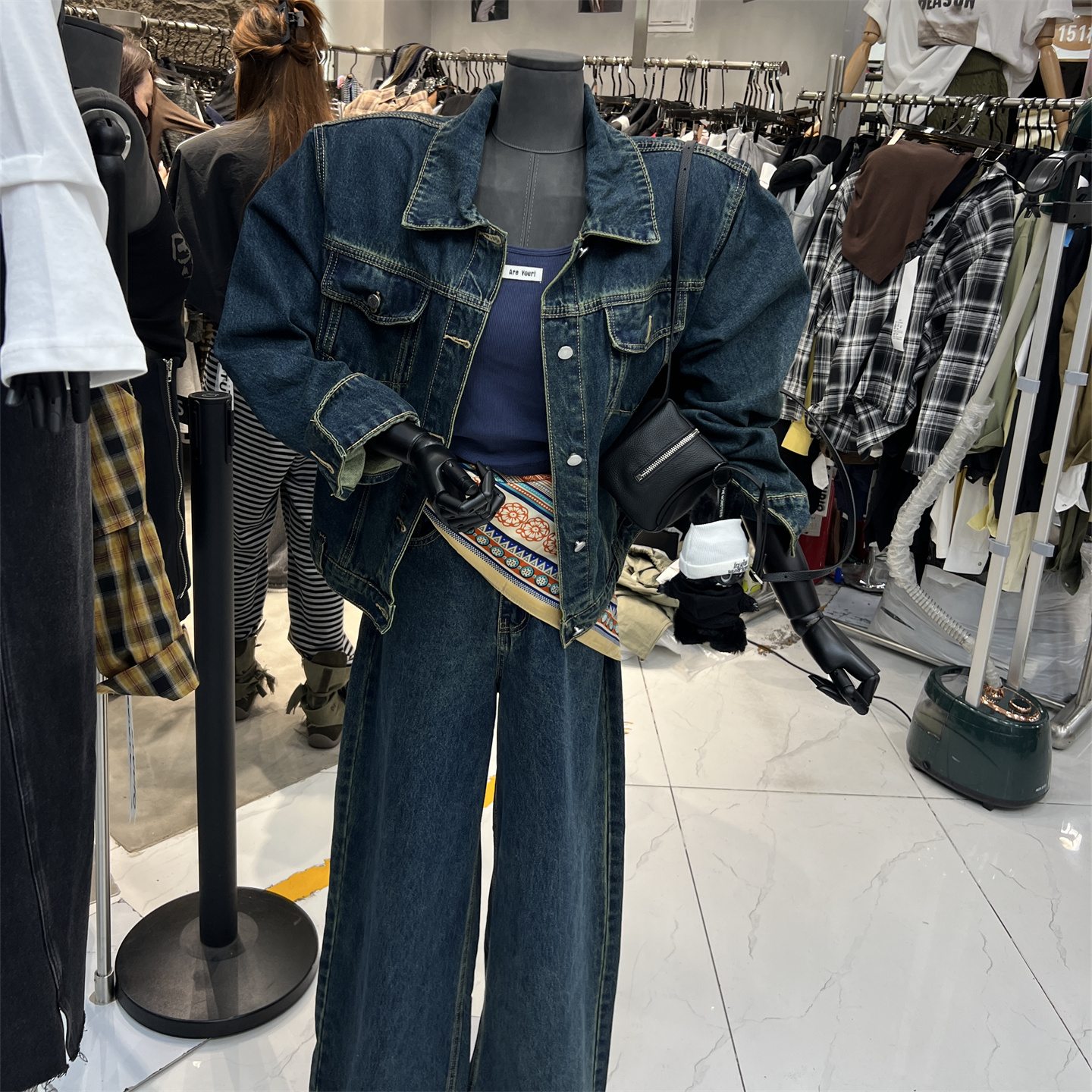 蓝色牛仔外套搭高腰阔腿裤两件套