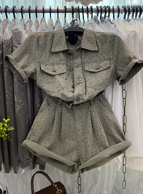 港风复古收腰工装碎花牛仔连体裤女夏季设计感军绿色减龄连体衣潮