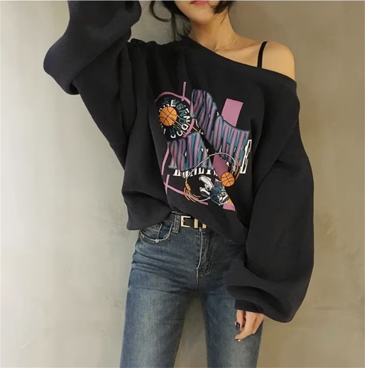 爆款宽松印花圆领卫衣女露肩上衣