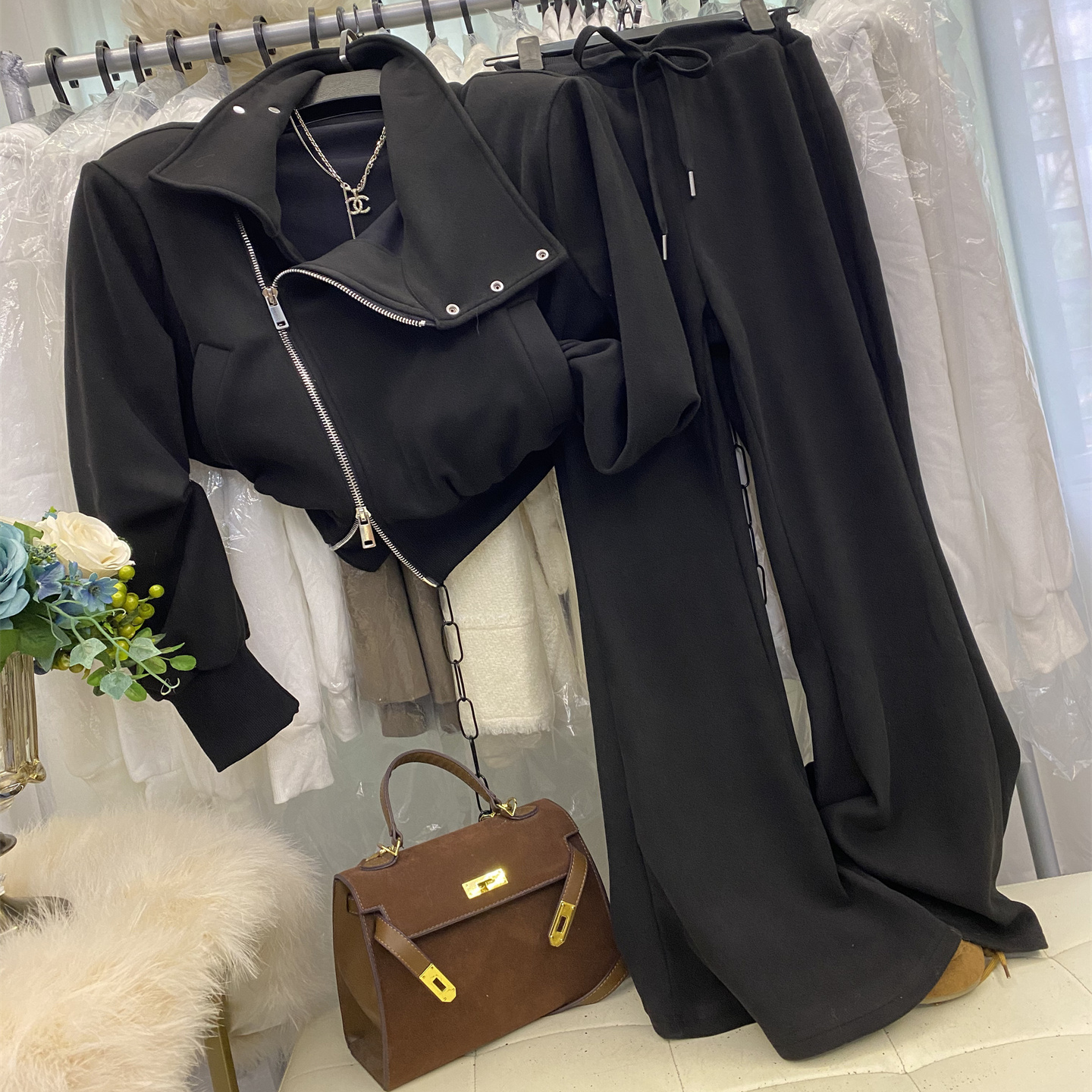 斜拉链高领卫衣高腰微喇裤两件套