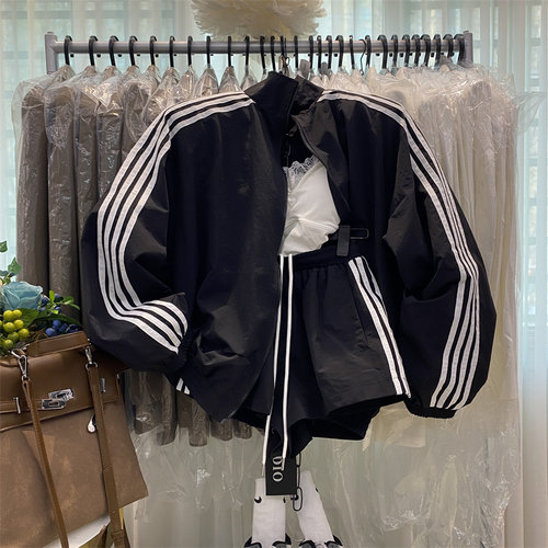 立领宽松垫肩外套阔腿短裤两件套