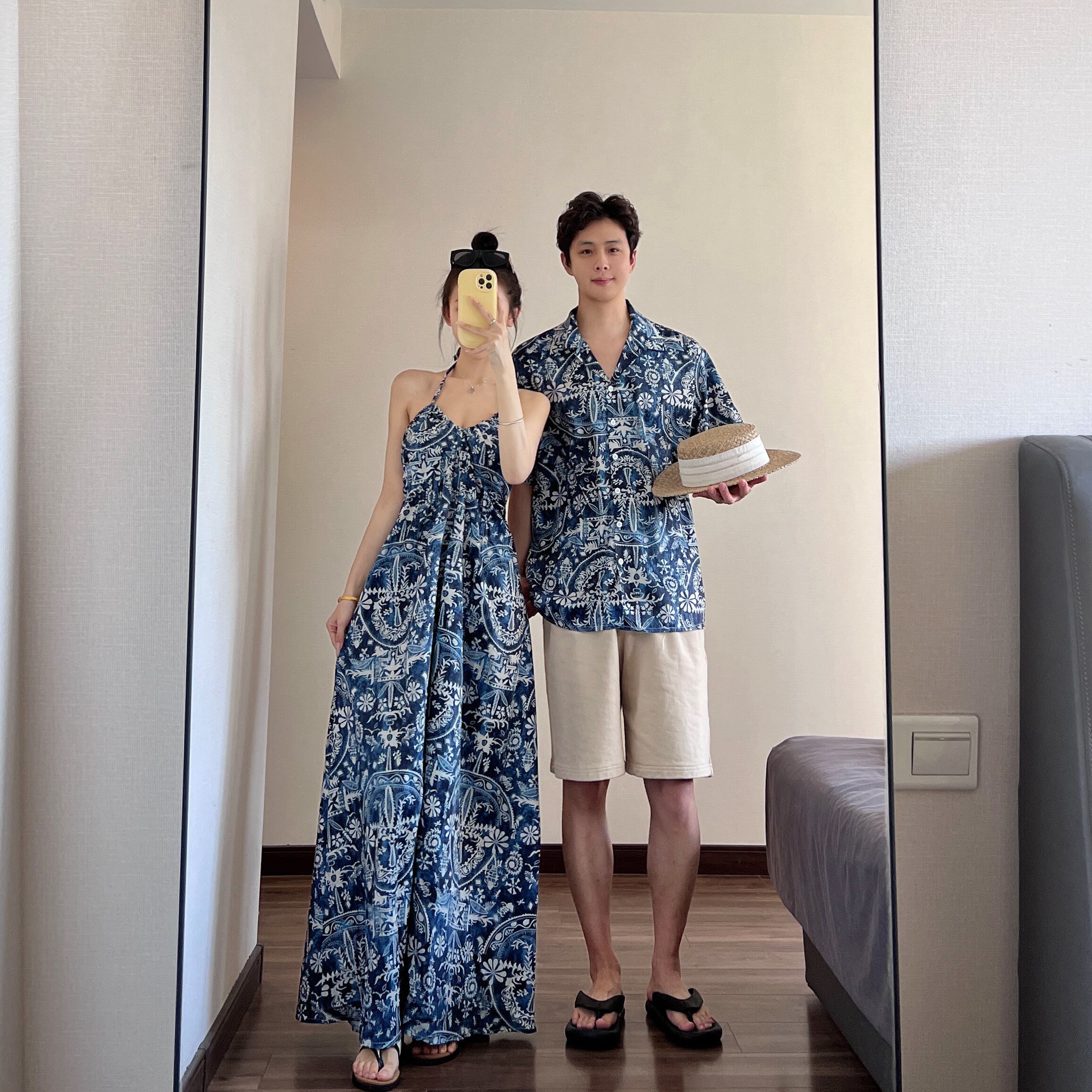 大理旅游情侣装2026夏季法式蓝色印花连衣裙海边度假长裙一裙一衣