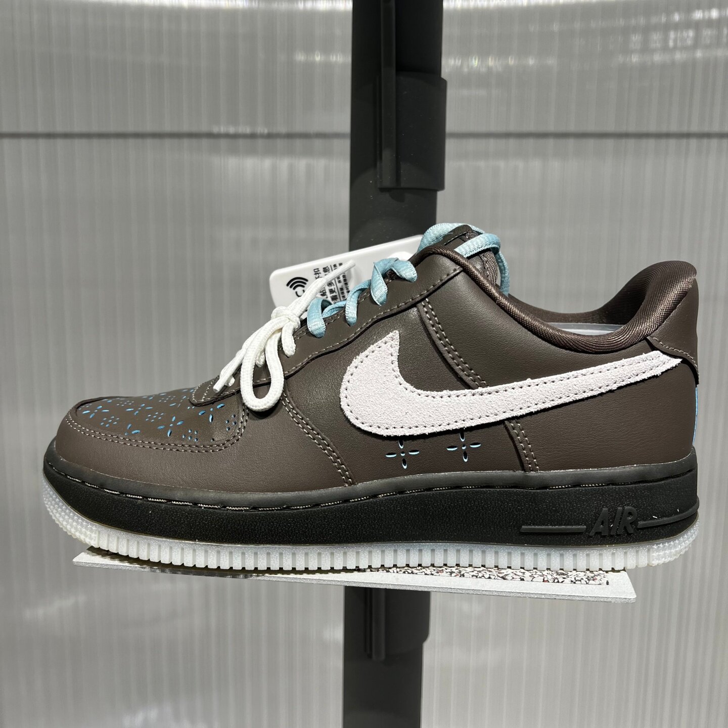 NIKE耐克女子AIR FORCE 1 '07 LV8运动休闲鞋IR5690-256