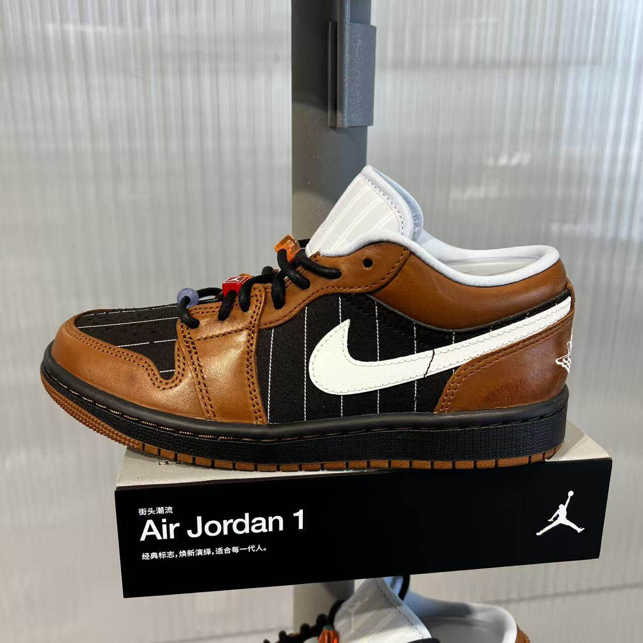 NIKE耐克男Jordan Air Jordan1低帮缓震篮球鞋IR7560-010