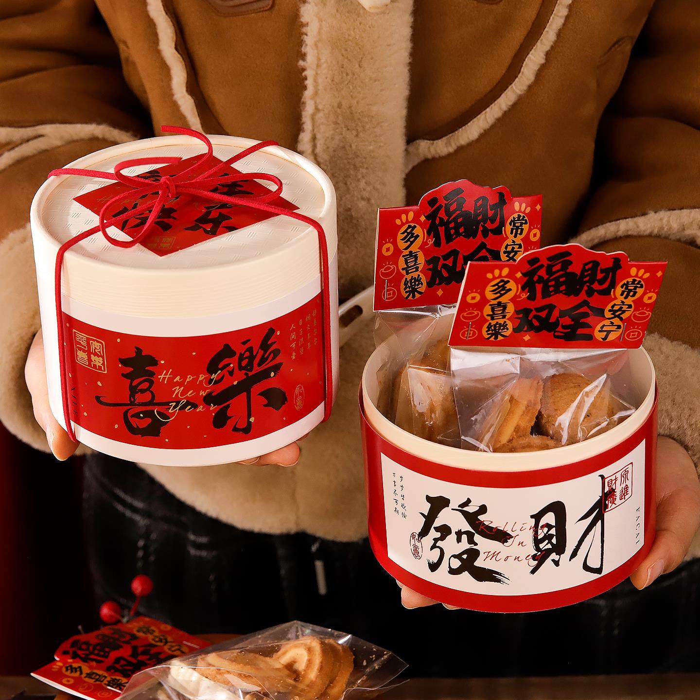 2026新年马年抱抱桶礼盒包装盒烘焙曲奇饼干雪花酥糖果礼品盒空盒
