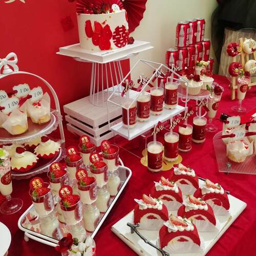 我们订婚啦红色礼甜品台推