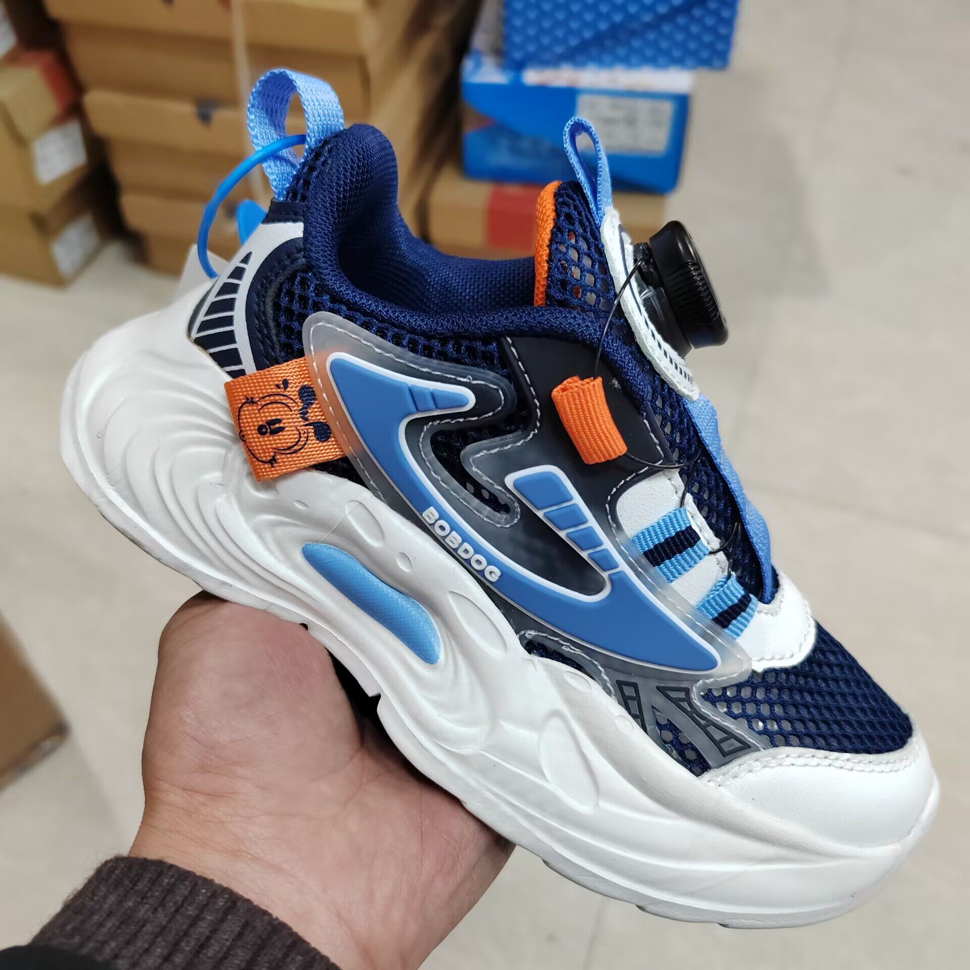 巴布豆夏季男女童运动鞋男童网面透气旋转纽扣防滑耐磨休闲跑步鞋