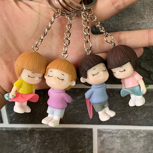 卡通雨伞情侣塑料公仔手办汽车男女钥匙扣圈环可爱包包蛋糕摆挂件