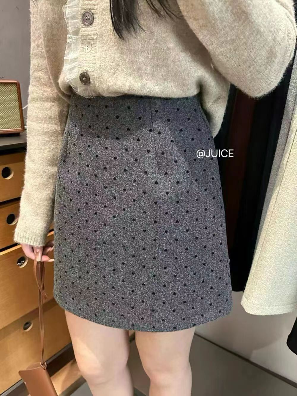 波点印花毛呢半身裙女秋冬小个子显瘦高腰a字短裙黑灰色呢子半裙