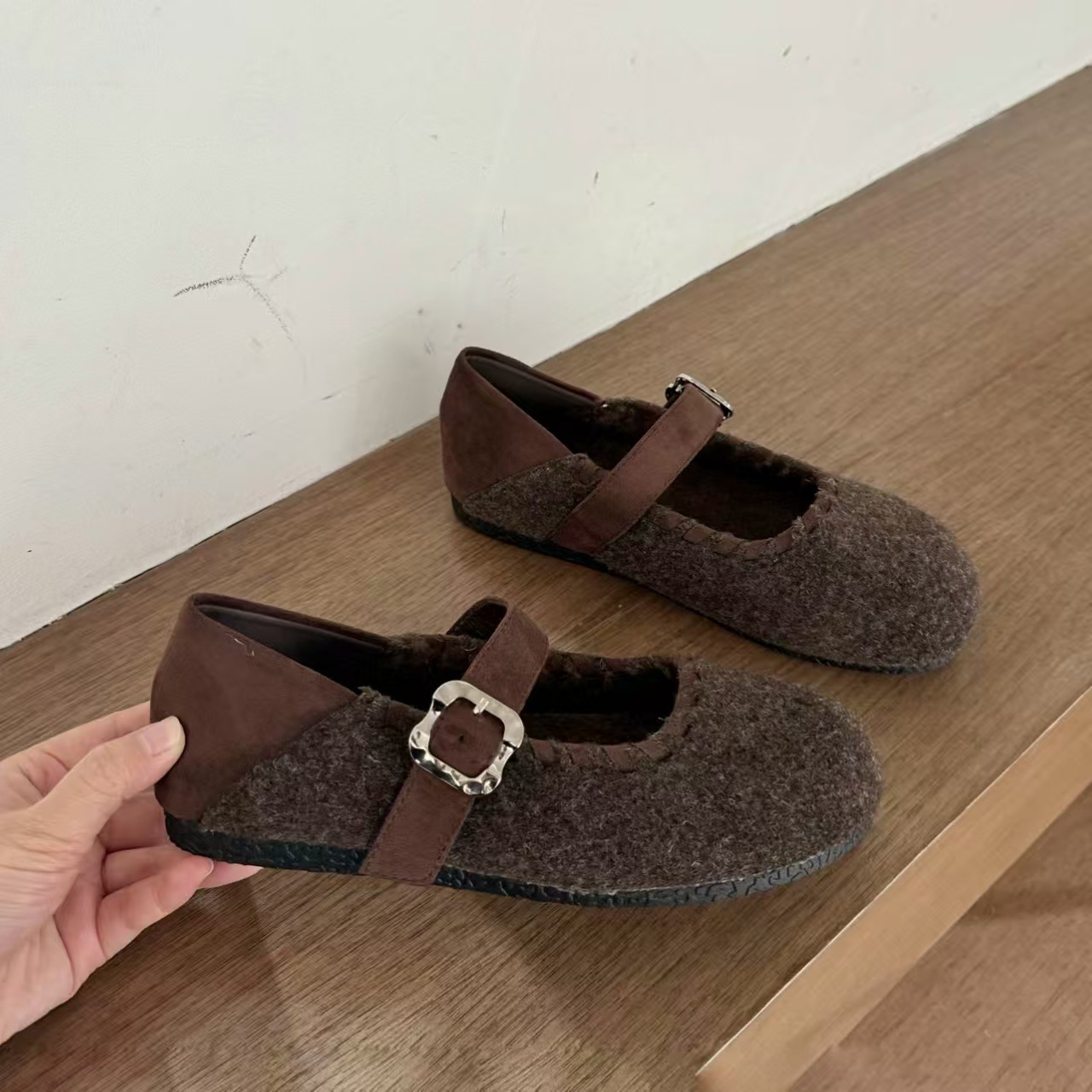 法式复古加绒毛呢奶奶鞋棉鞋女2025新款平底豆豆鞋一字扣玛丽珍鞋