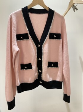 重工镶钻淡粉纯羊绒小香风开衫