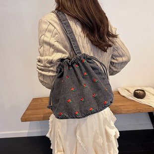 DRYWORLD牛仔布通勤单肩新款2025抽绳百搭休闲大容量水桶托特包