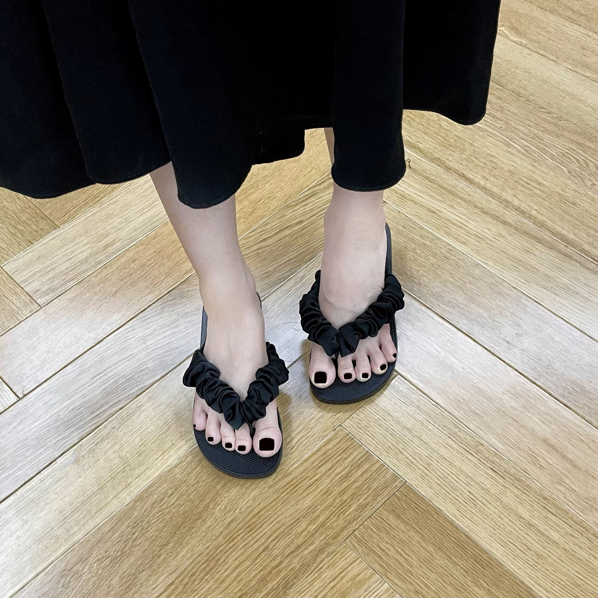 仙女法式泡泡绸缎人字拖图片