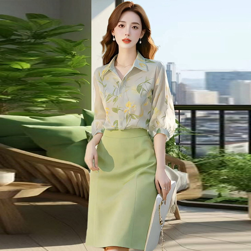 时尚高级碎花上衣+气质半裙裙