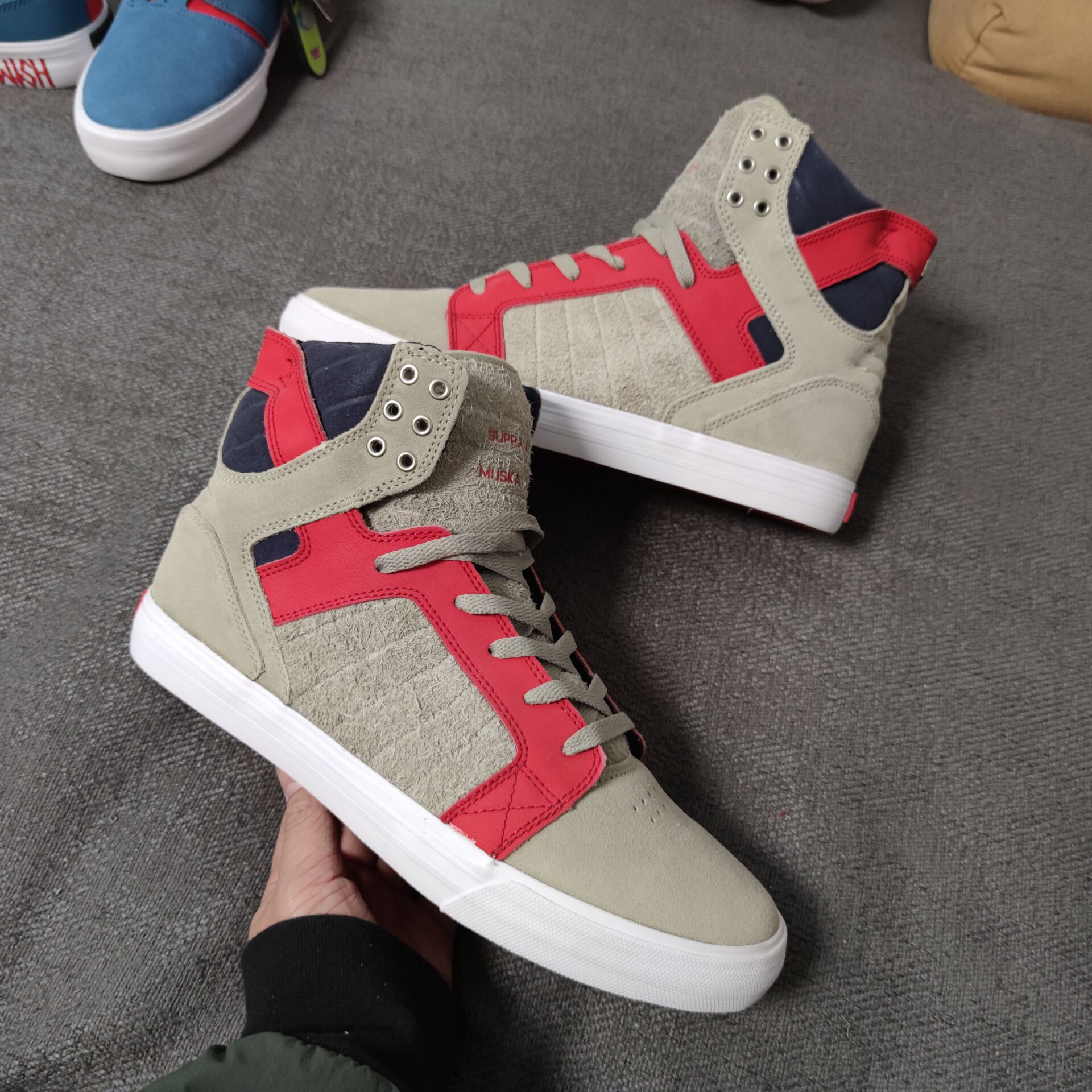 Supra Skytop卡其X红色 全皮翻毛+麂皮中高帮大码男女板鞋美日潮
