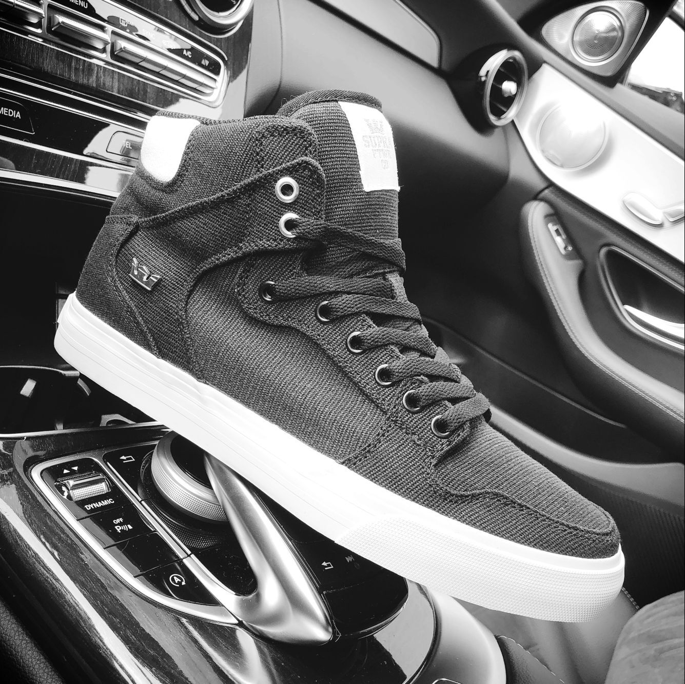 牡牧 Supra Vaider 经典黑白帆布复古中高帮男鞋 帆布休闲板鞋 帅