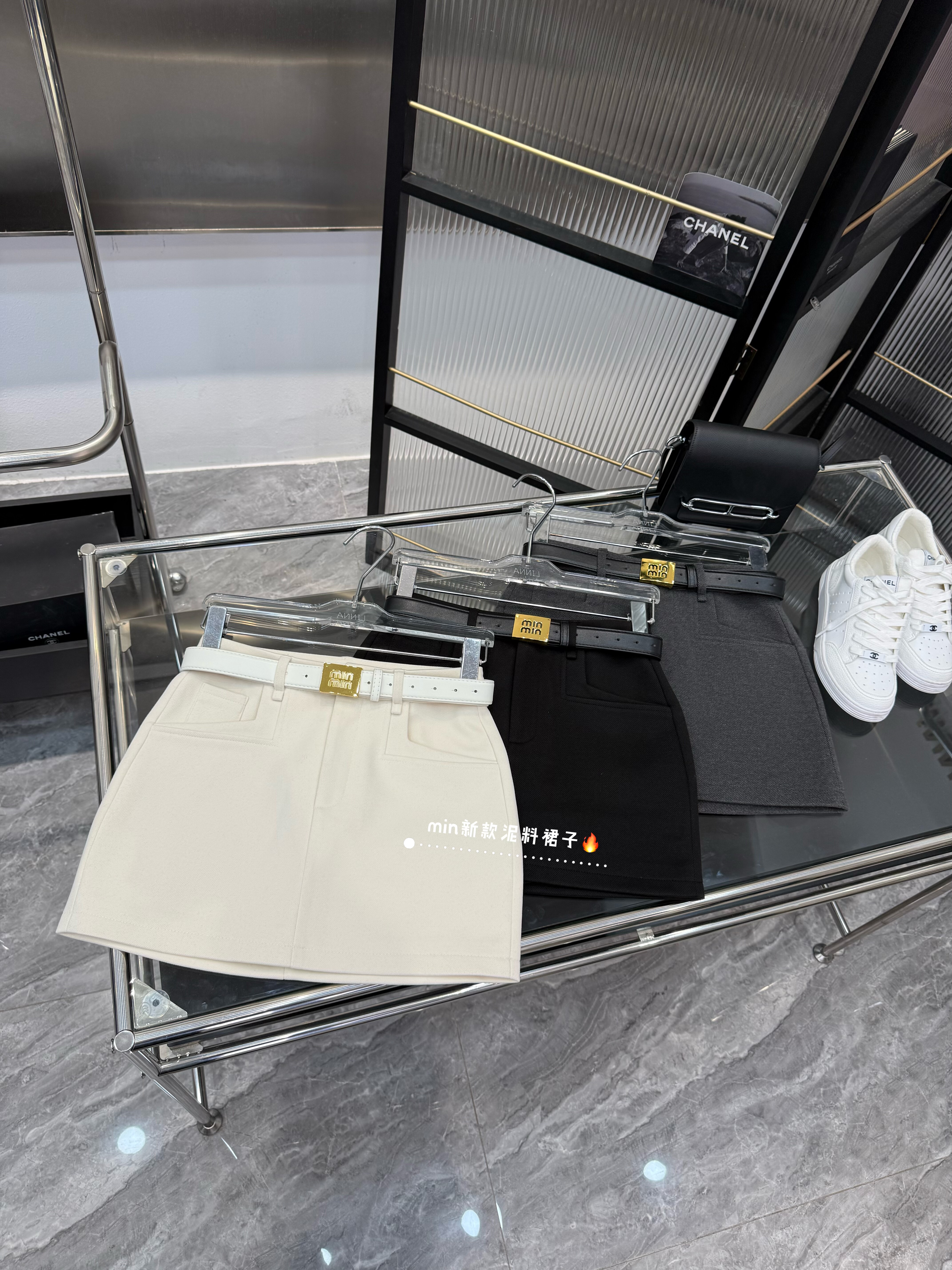 毛呢冬季新款短裙女高腰韩版网红a字修身显瘦半身裙防走光Linnayu