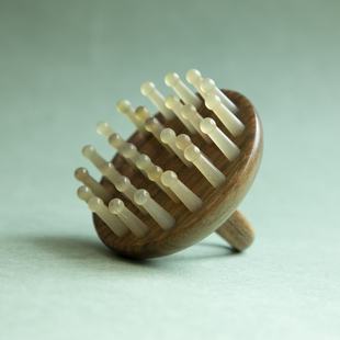 左岸自选天然绿檀木羊角梳头部按摩梳头皮指环梳28齿经格梳通