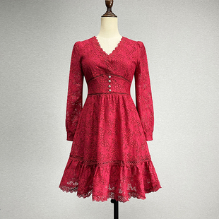 中长款 甜美性感镂空v领小个子a字裙 红色蕾丝连衣裙女2025收腰修身