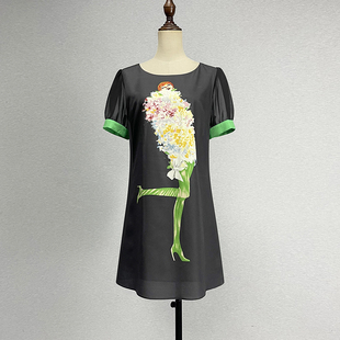 黑色短袖连衣裙女2024欧美风人物印花泡泡袖圆领黑绿拼色a字裙子