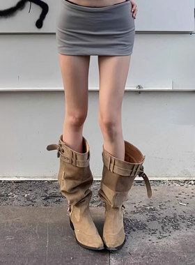 不过膝长靴女2025年夏季卡其色绒面尖头靴子女粗跟显瘦褶皱堆堆靴