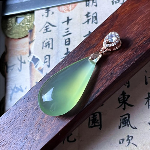 天然岫玉水滴吊坠保真通透水润