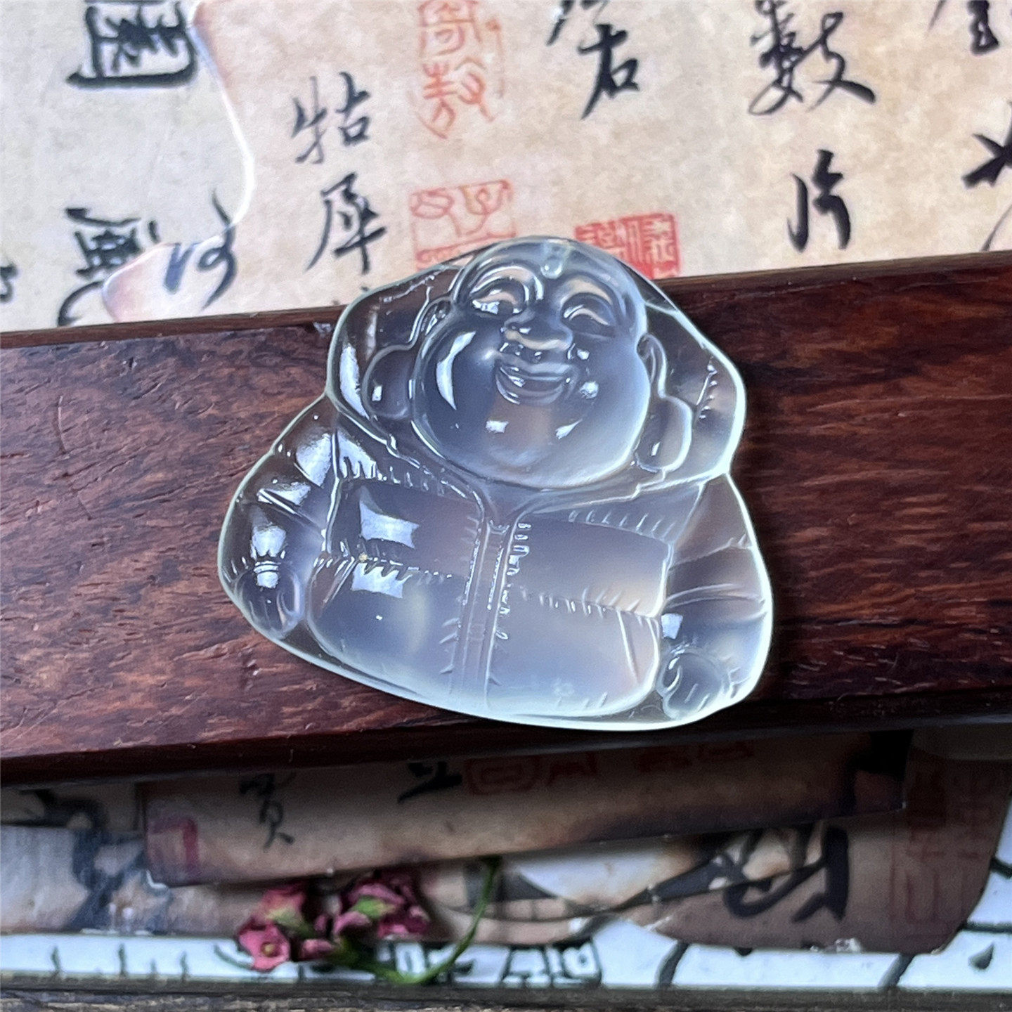 天然岫玉冬款佛公吊坠冰种通透羽绒服精雕玉石挂件男女款实物拍摄