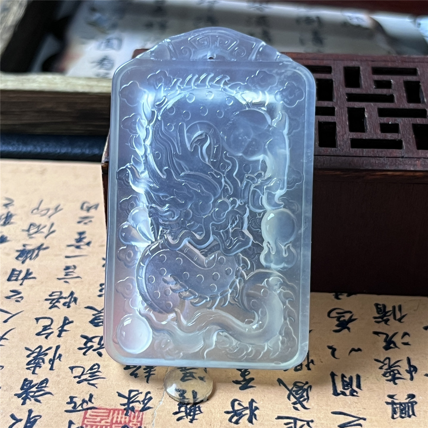 天然岫玉龙牌吊坠保真精雕通透方正仿古神兽玉石挂件产地直发礼物