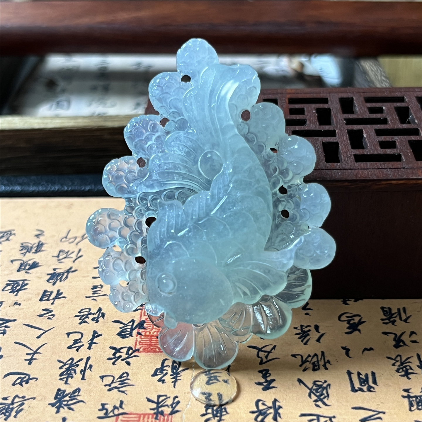 天然岫玉天青冻鲤鱼吊坠保真手工镂空雕刻玉石挂件男女款实物拍摄