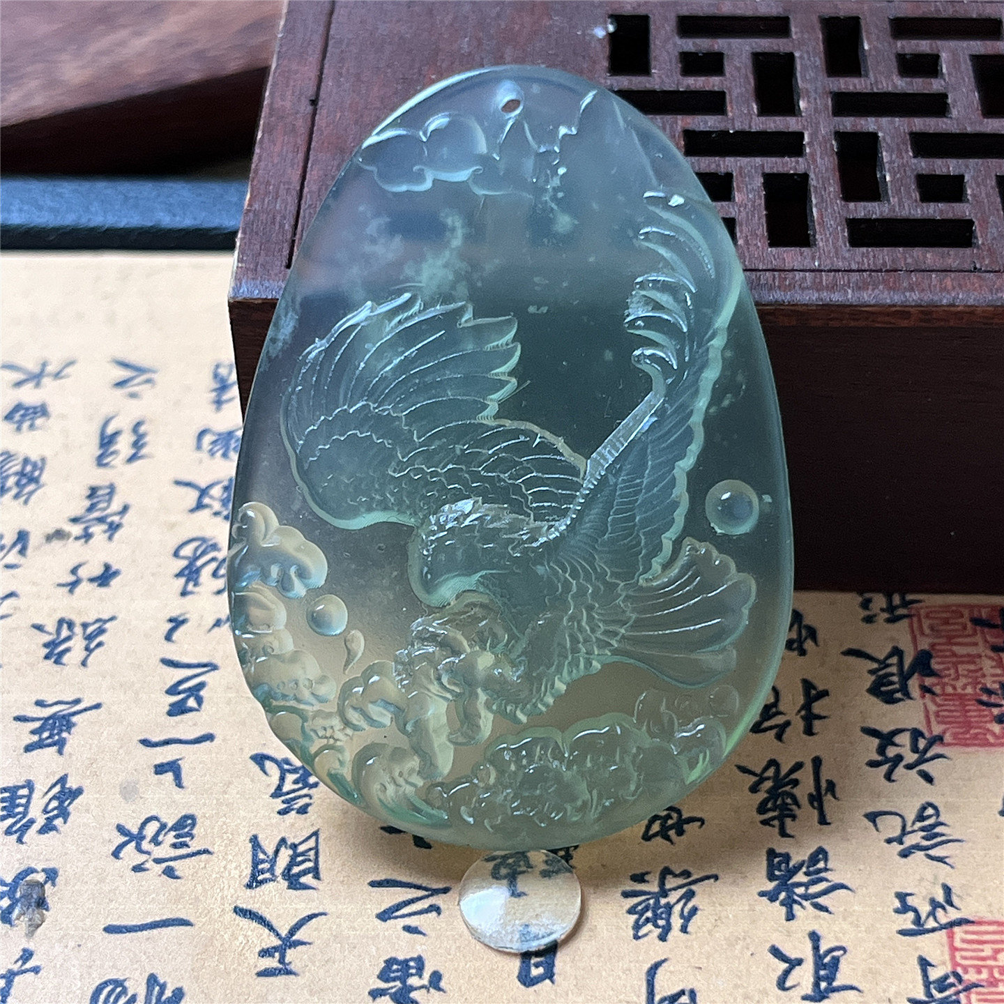 天然岫玉鹰击长空吊坠保真透绿