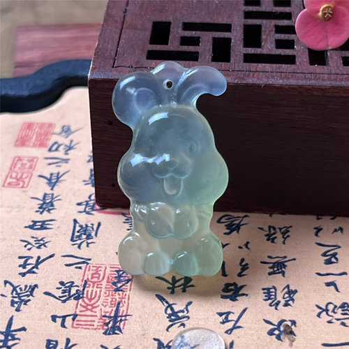 天然岫玉小兔子吊坠保真立体雕刻