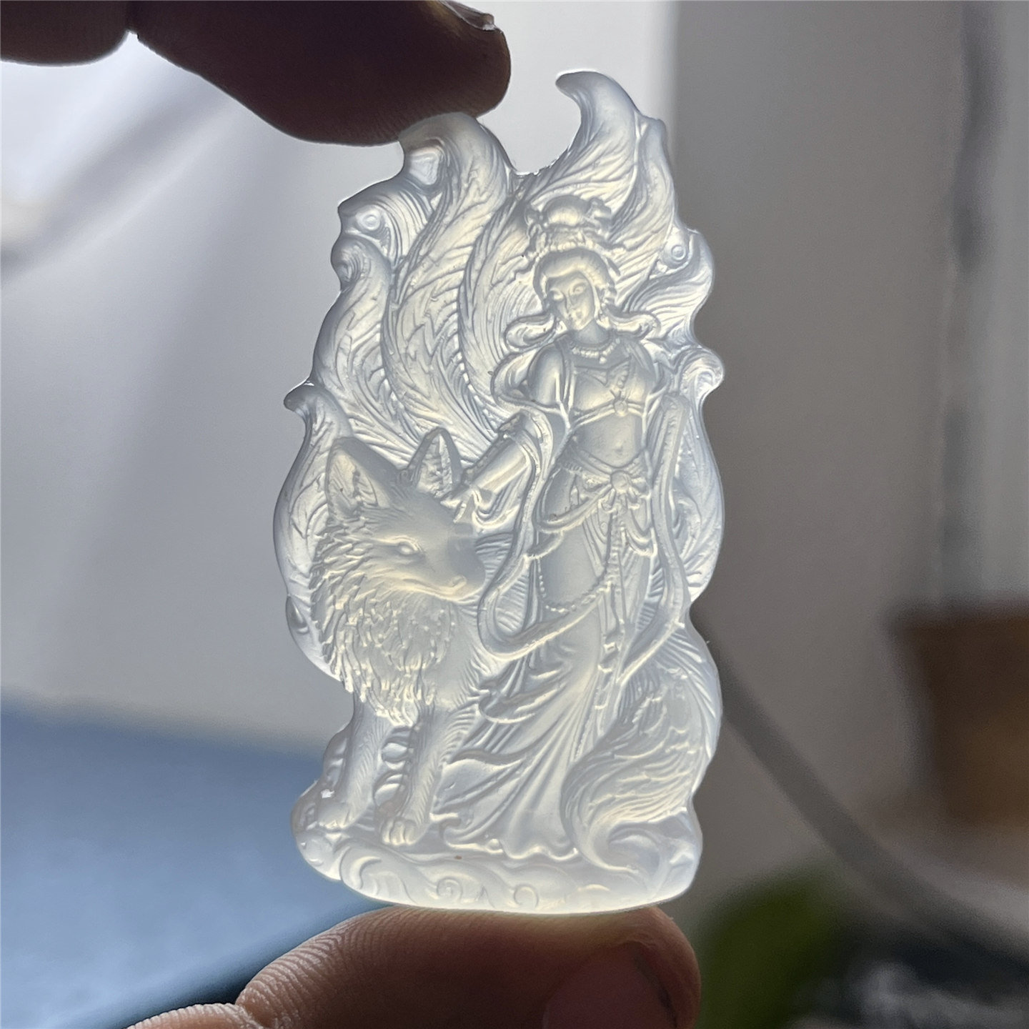 天然岫玉九尾狐吊坠保真精雕随型玉石挂件仿古人物白色玉坠礼物玉