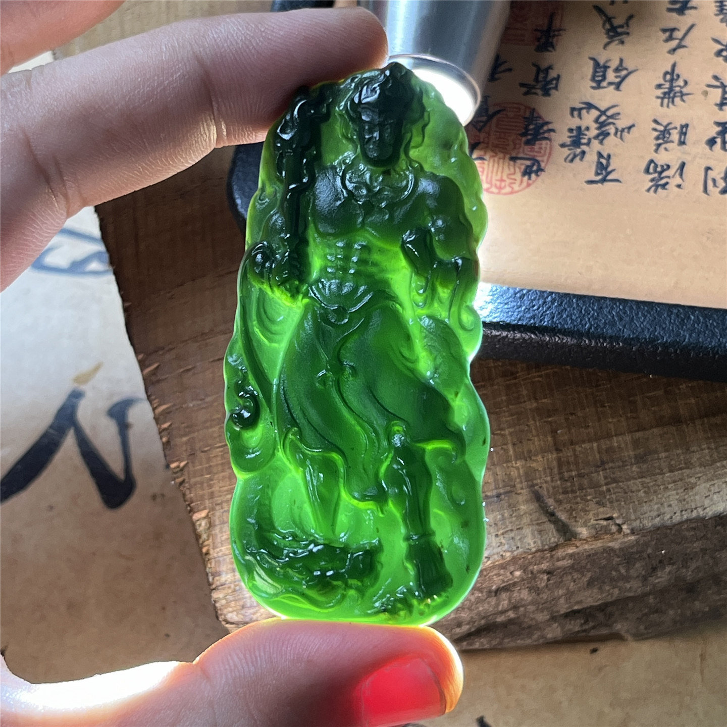 天然岫玉不动明王吊坠保真精工生肖守护神玉石挂件仿古人物随型玉