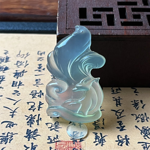 天然岫玉九尾狐吊坠保真小尺寸