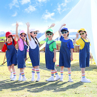 幼儿园啦啦队团体活动演出服 儿童糖果色合唱服中小学生牛仔背带裤