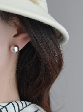 高品质施家珍珠灰色耳钉女S925银小巧精致设计感耳环正圆复古港风