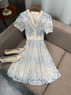 AURORA2025夏季设计师款收腰显瘦v领短袖蕾丝中长款A字大摆连衣裙