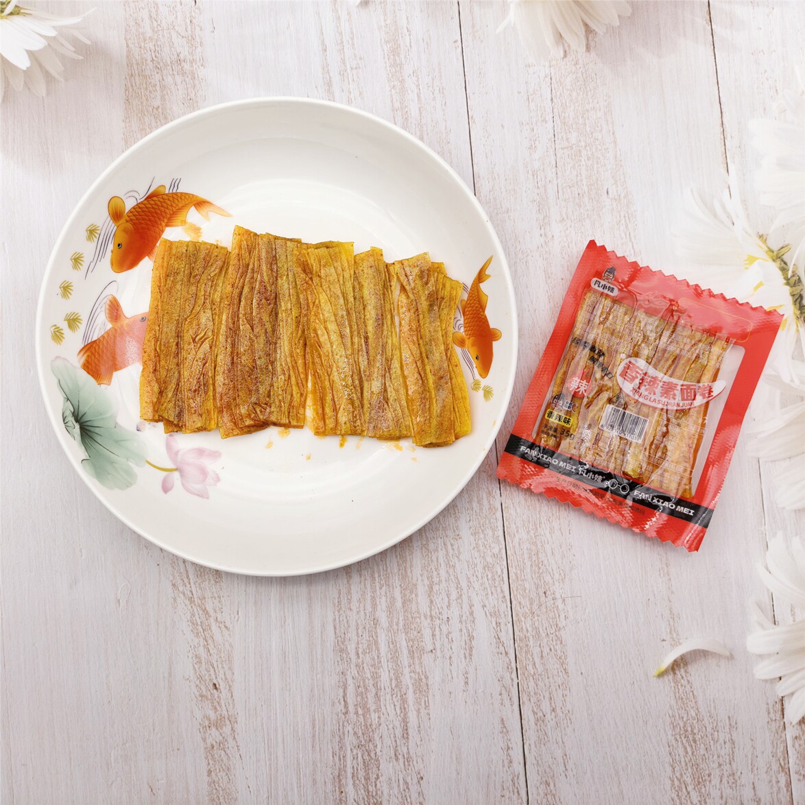 凡小妹香辣味香辣素面卷辣条面筋小吃儿时怀旧网红零食开袋即食