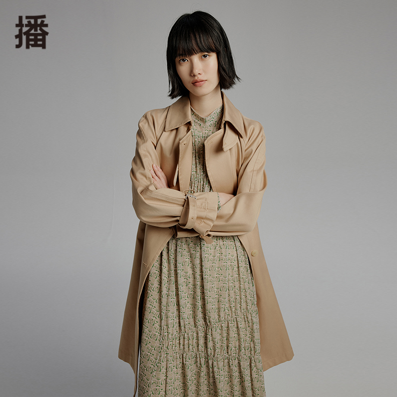 翻领不对称双排扣腰带中长款风衣