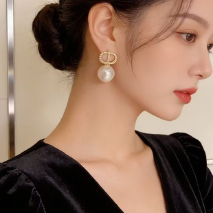 2026时尚 百搭轻奢珍珠耳环金色圆环耳钉高级感小众设计感显瘦耳饰
