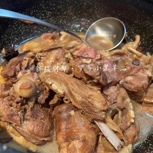 新疆羊肉草原放牧尉犁罗布小羔羊