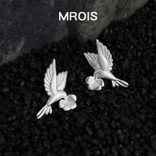 燕燕于飛~原创哑光喷砂肌理感飞花朵耳钉小众清冷设计感轻奢耳饰