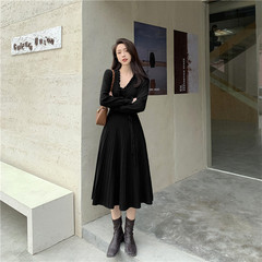 Real auction real price red knitted dress with waist in autumn and winter, slim and slim V-neck A-line skirt