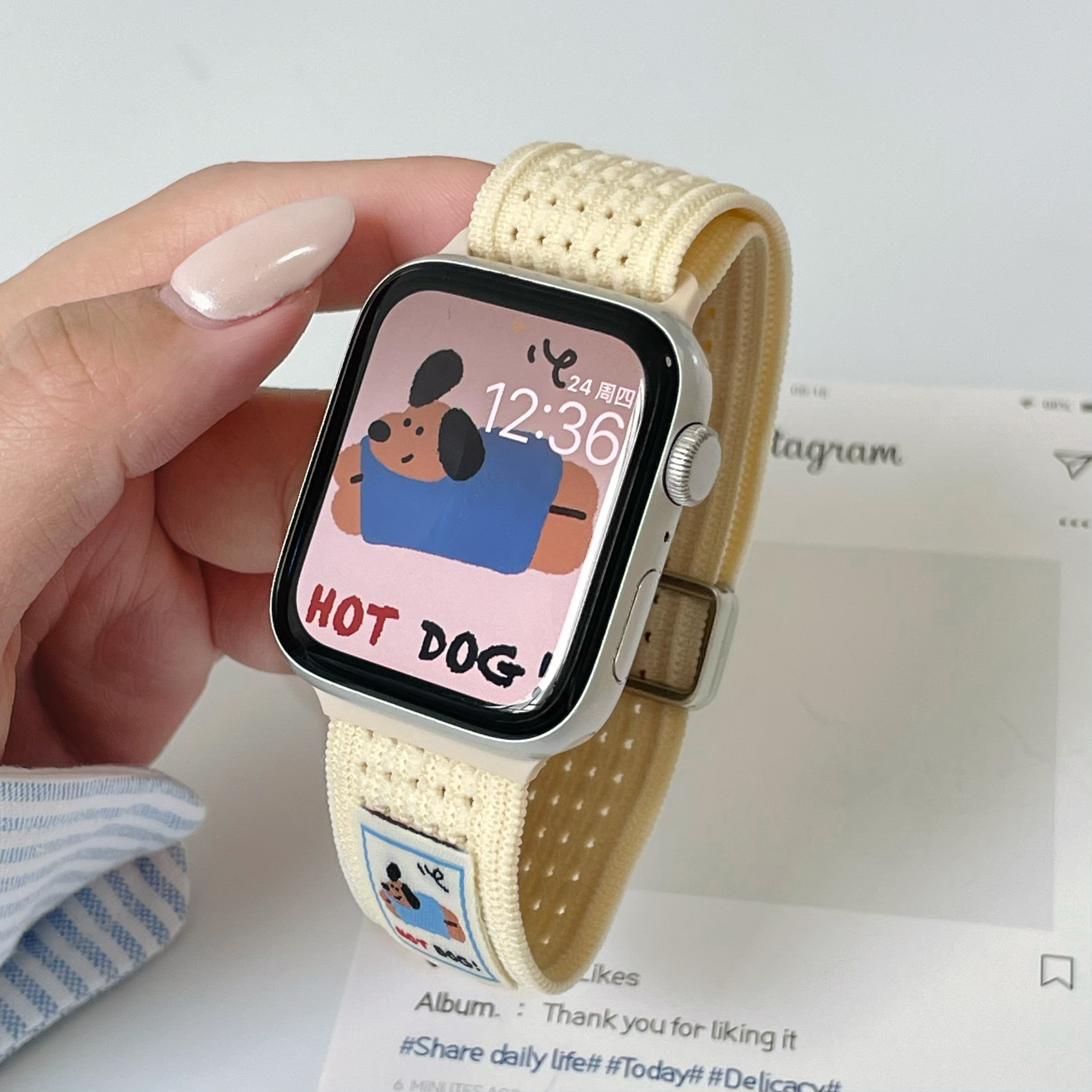 适用苹果手表S11applewatchS10新款卡通热狗针织尼龙磁吸扣透气表带iwatch9/8/7/se3/ultra3运动腕带夏季男女