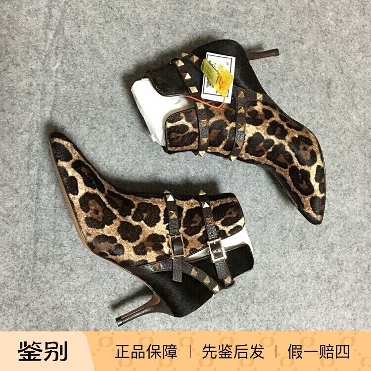 德国采购新上Valentino经典铆钉细带中跟豹纹皮草女及踝短靴踝靴