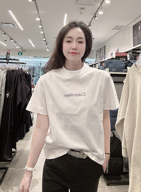 Calvin Klein CK女士夏季宽松休闲LOGO显瘦短袖T恤舒适CW33