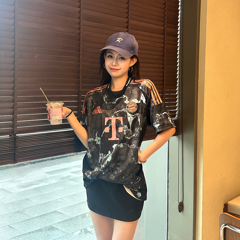 Adidas拜仁慕尼黑客场足球短袖